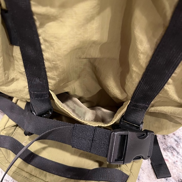 lululemon backpack with detachable belt bag - Picture 10 of 16